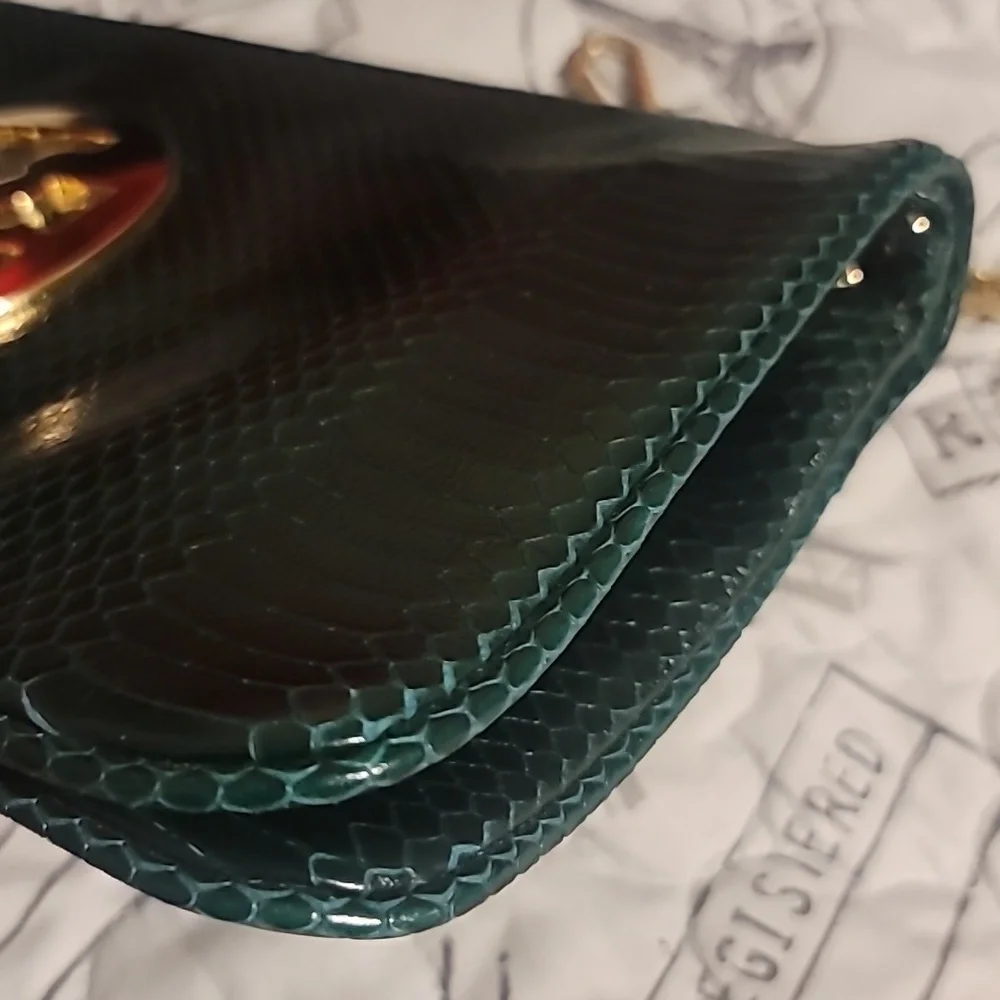 ⚘️⚘️EMBOSSED TORY BURCH REVA IN BEAUTIFUL DARK GREEN⚘️⚘️